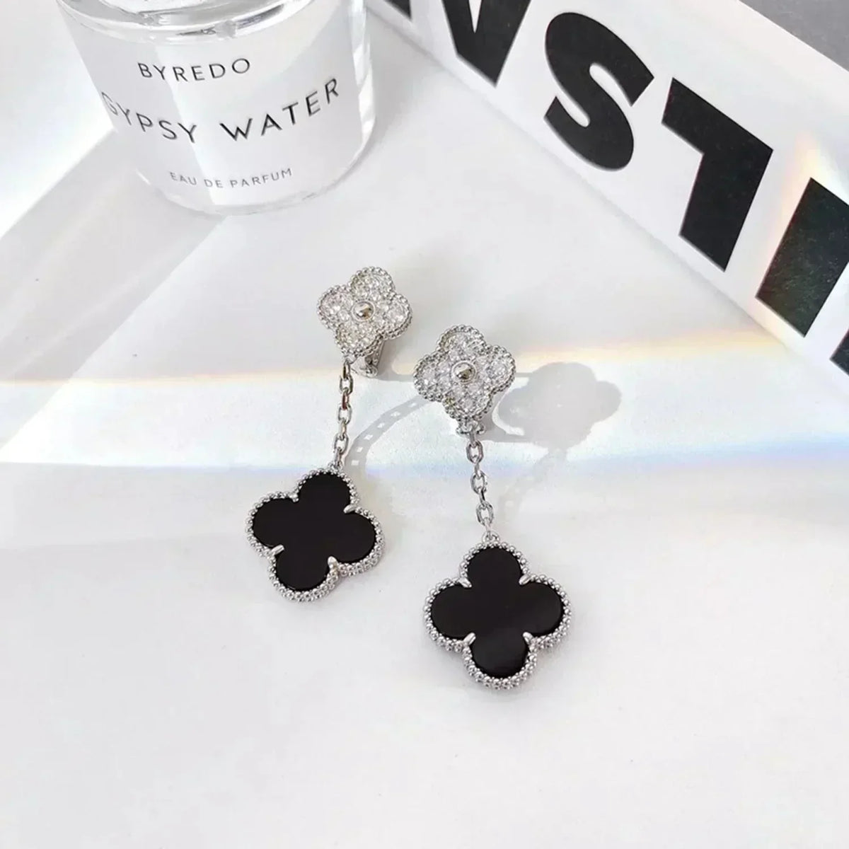 [Garvey ]CLOVER 2 MOTIFS  DIAMOND ONYX EARRINGS SILVER