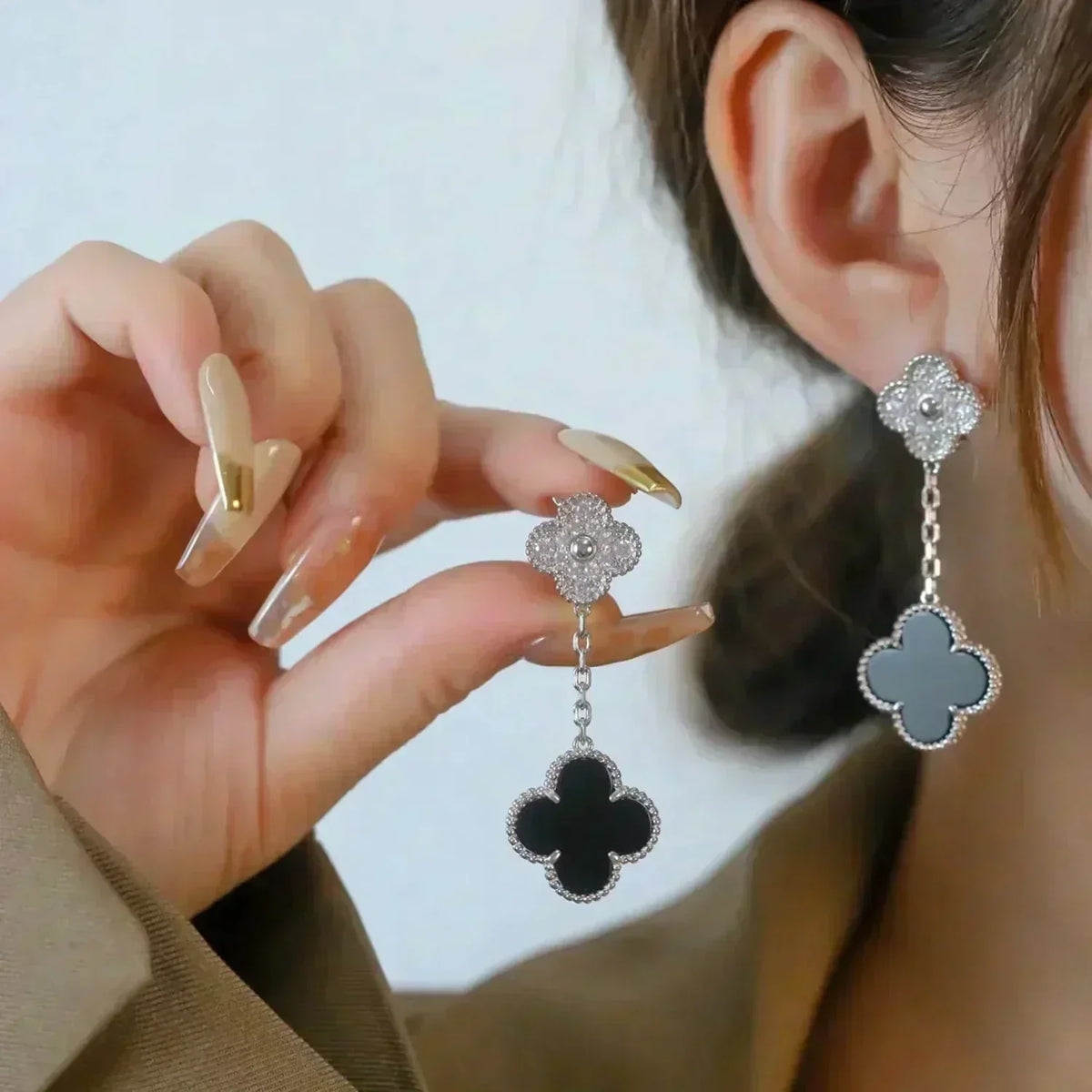 [Garvey ]CLOVER 2 MOTIFS  DIAMOND ONYX EARRINGS SILVER