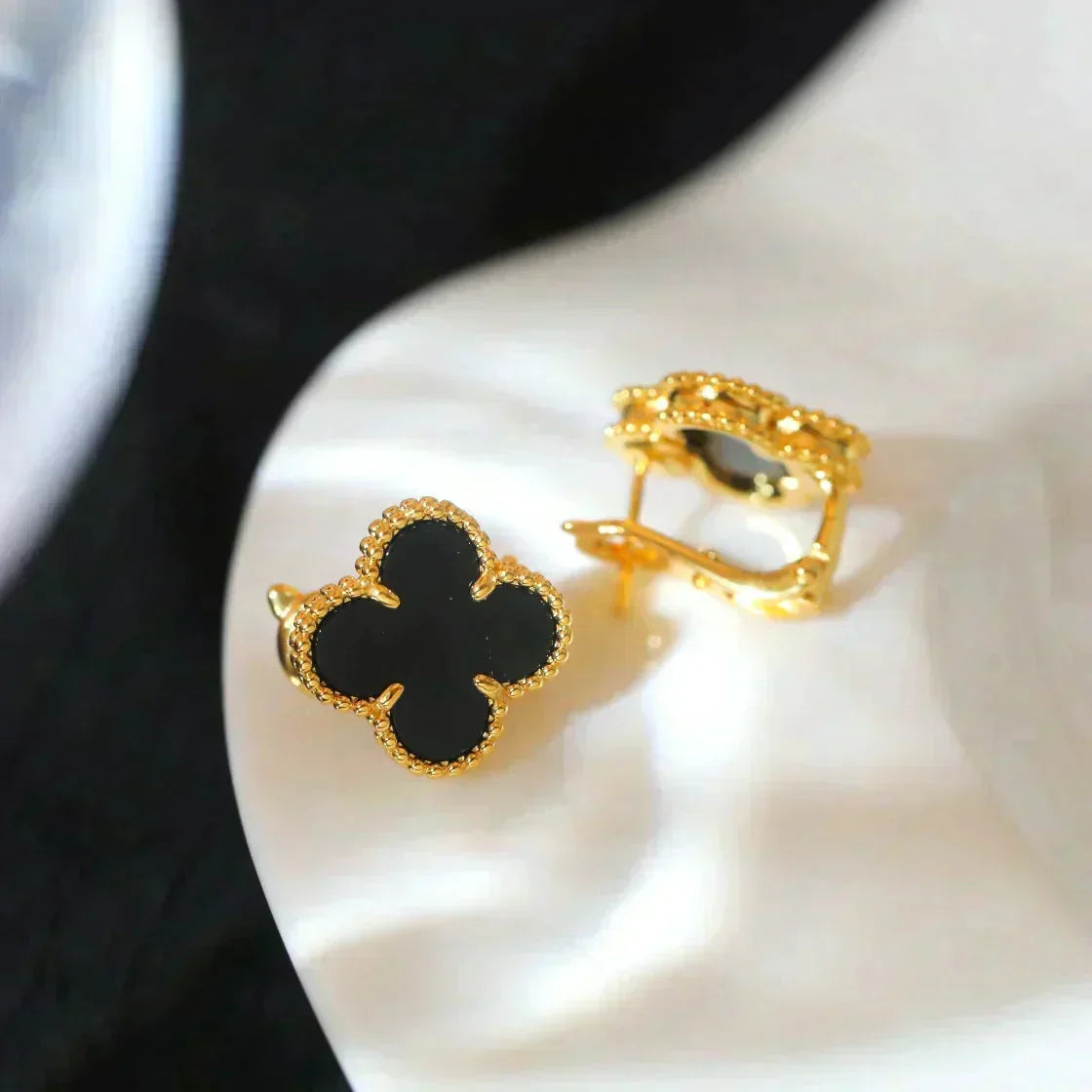[Garvey ]CLOVER MEDIUM 1 MOTIFS  ONYX STUD EARRINGS