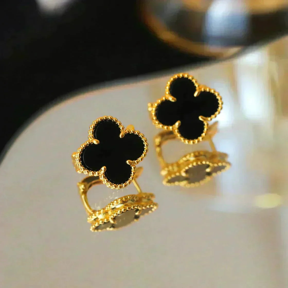 [Garvey ]CLOVER MEDIUM 1 MOTIFS  ONYX STUD EARRINGS