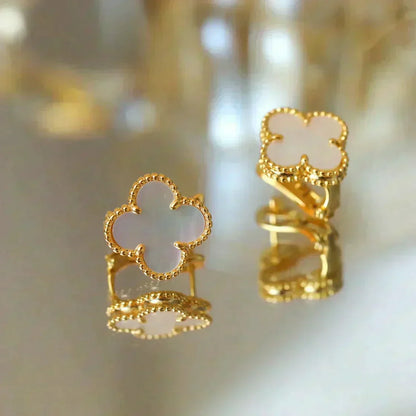[Garvey ]CLOVER MEDIUM 1 MOTIFS  WHITE MOP STUD EARRINGS