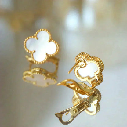 [Garvey ]CLOVER MEDIUM 1 MOTIFS  WHITE MOP STUD EARRINGS