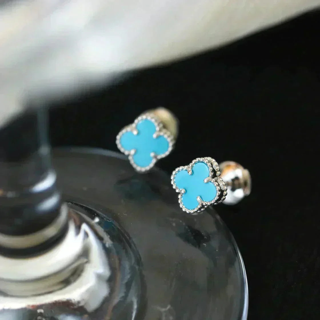 [Garvey ]CLOVER MINI 9.5MM ONYX STUD EARRINGS SILVER