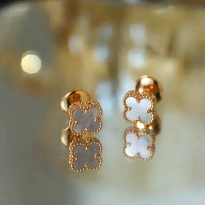[Garvey ]CLOVER MINI 9.5MM WHITE MOP EARRINGS