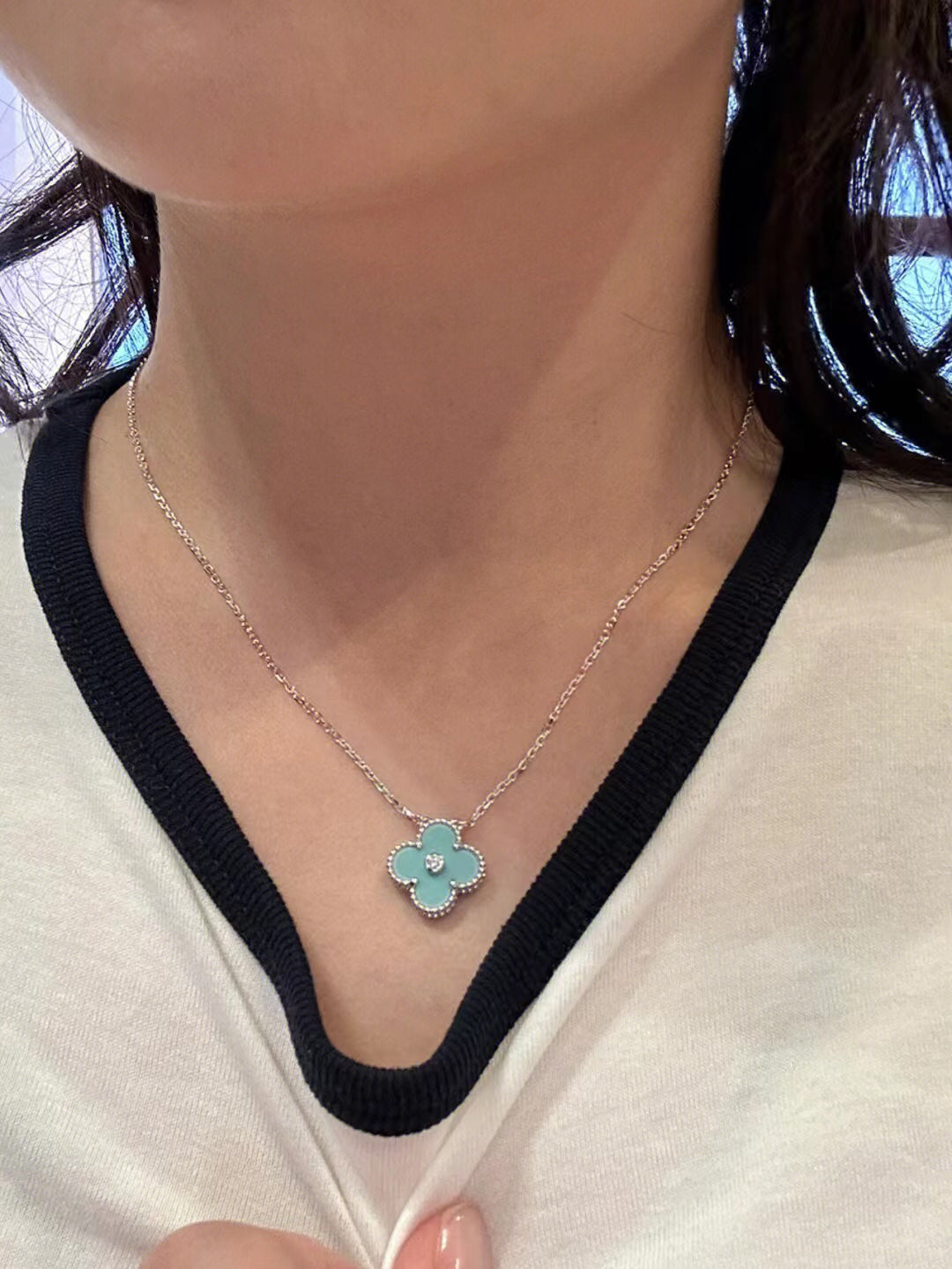 [Garvey ]CLOVER 1 DIAMOND LIGHT BLUE SILVER NECKLACE