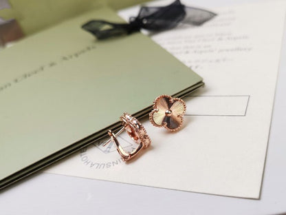 [Garvey ]CLOVER MEDIUM STUD EARRINGS