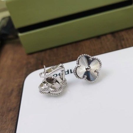 [Garvey ]CLOVER MEDIUM STUD EARRINGS