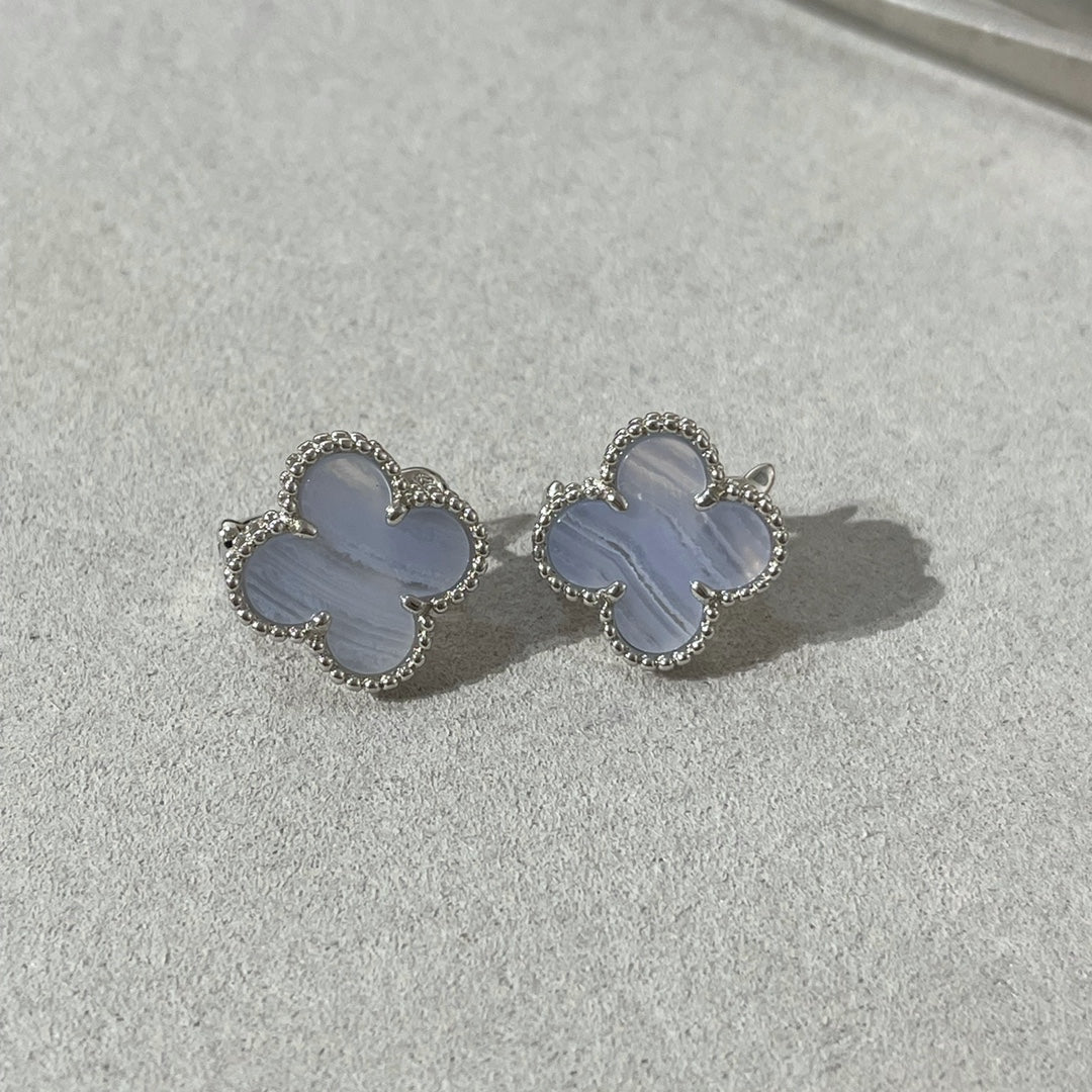 [Garvey ]CLOVER CHALCEDONY SILVER STUD EARRINGS