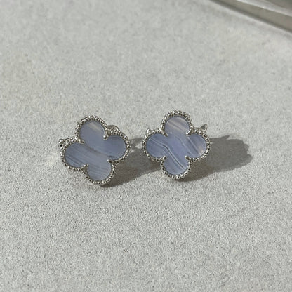 [Garvey ]CLOVER CHALCEDONY SILVER STUD EARRINGS