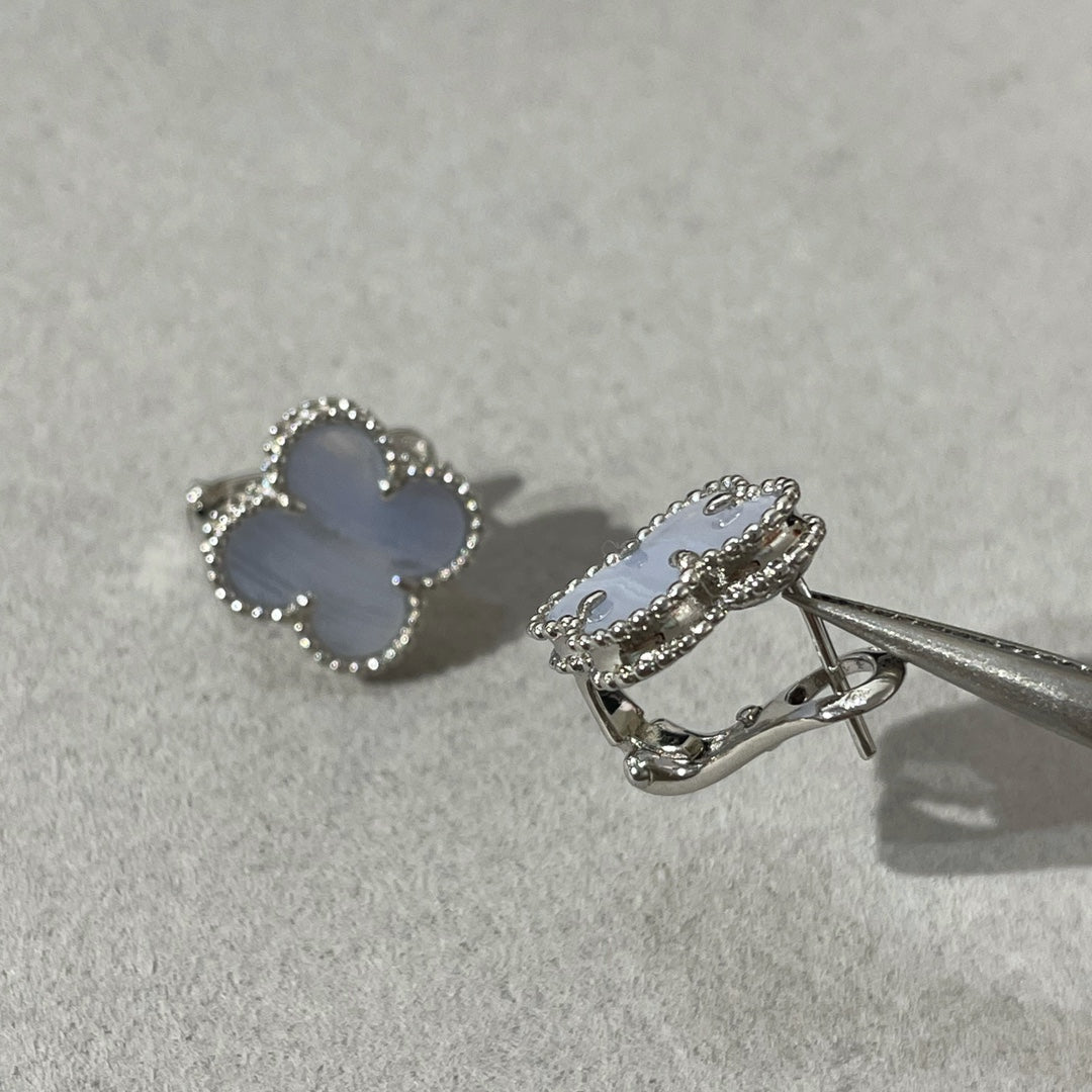 [Garvey ]CLOVER CHALCEDONY SILVER STUD EARRINGS