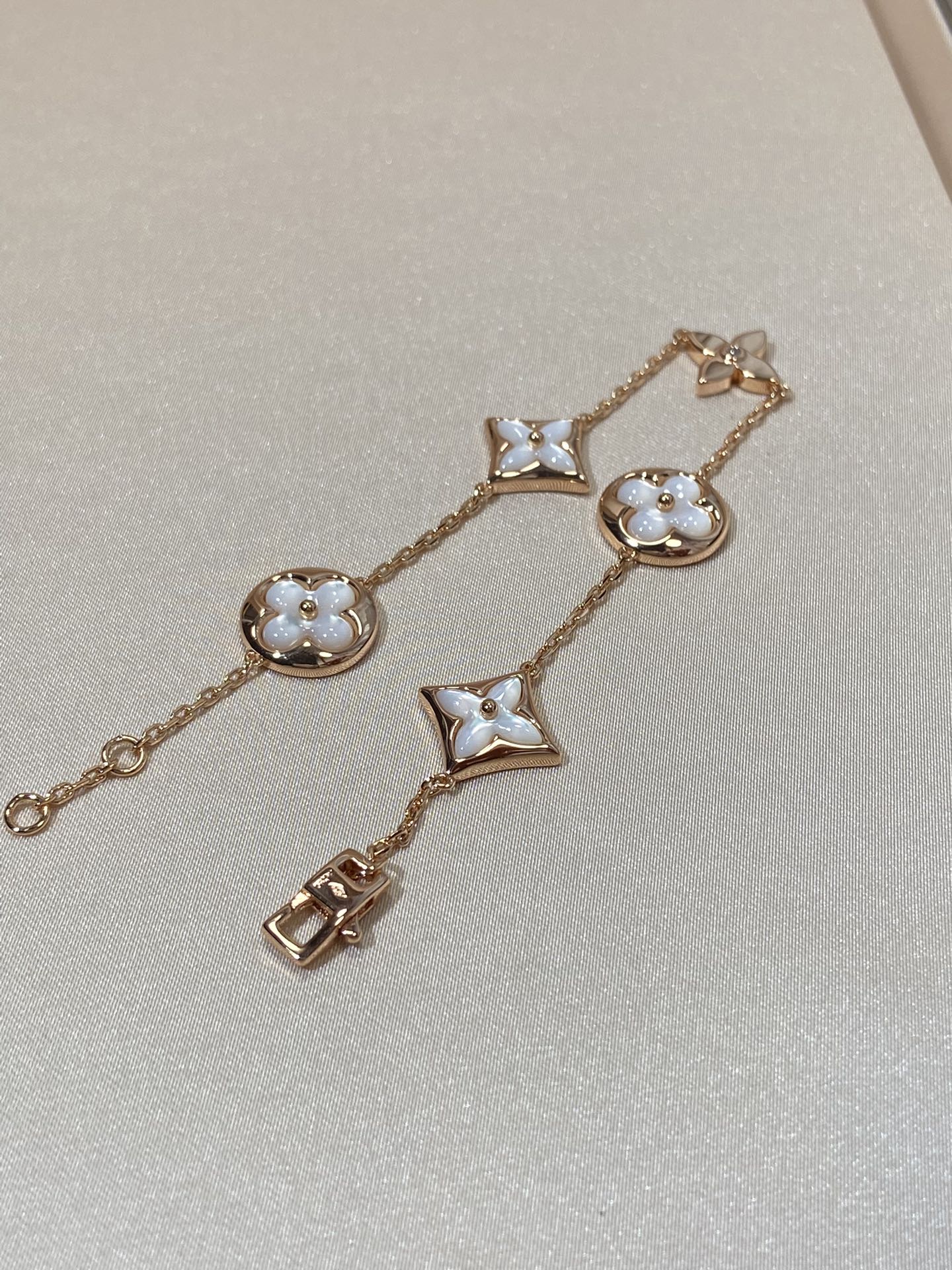 [Garvey]STAR AND SUN 5 MOTIF MOP ROSE GOLD BRACELET