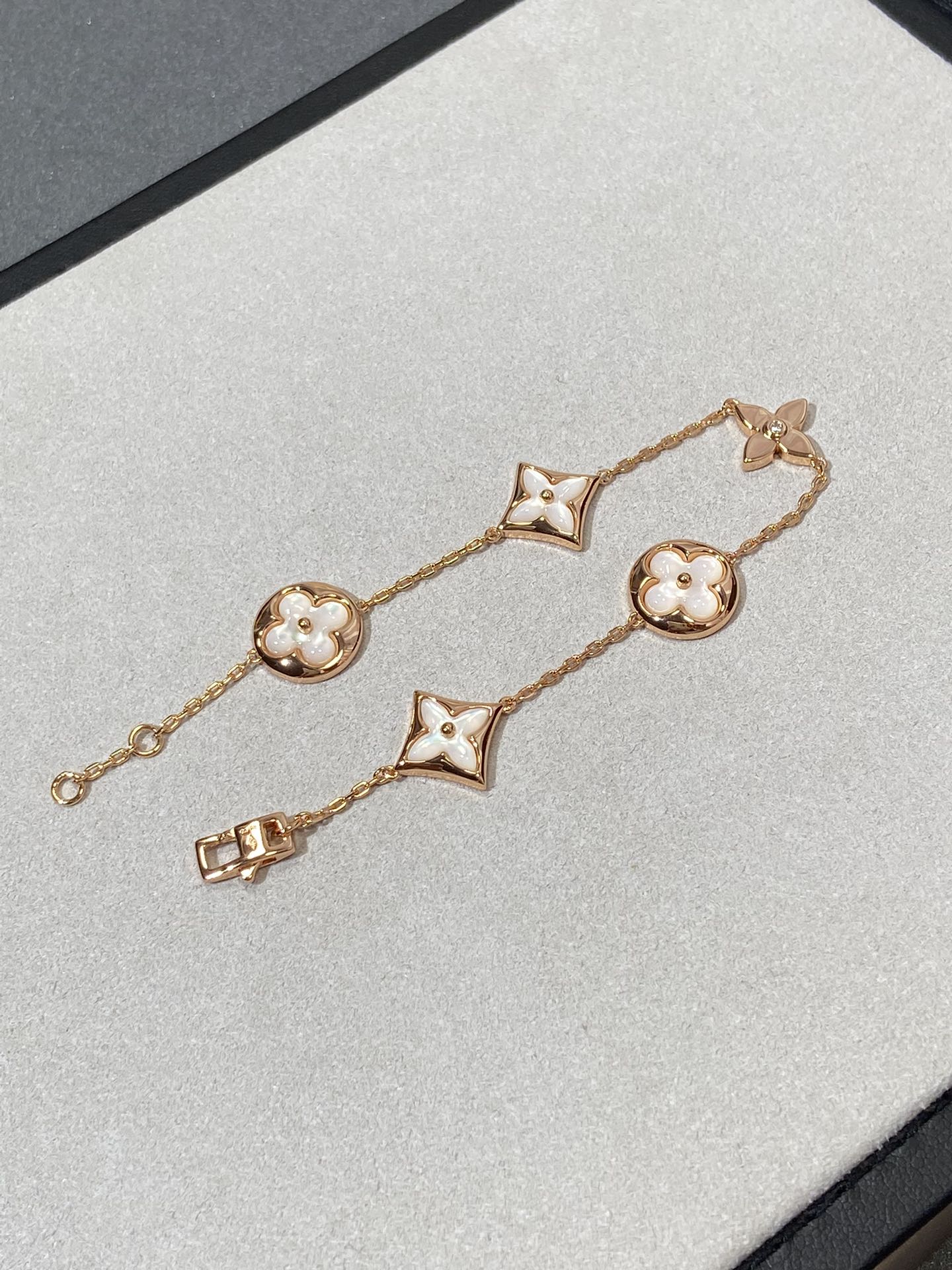 [Garvey]STAR AND SUN 5 MOTIF MOP ROSE GOLD BRACELET