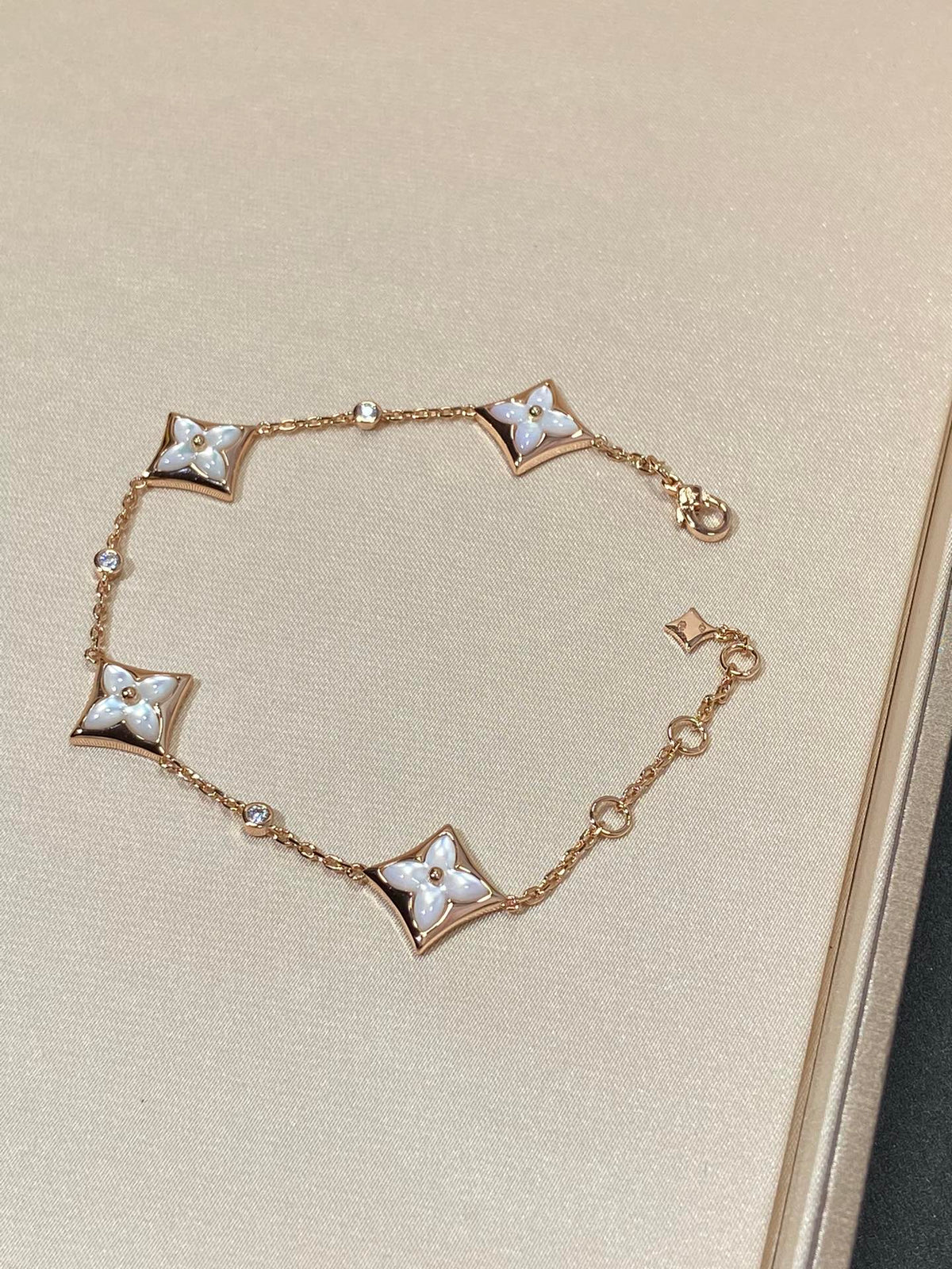 [Garvey ]STAR 4 MOTIF MOP DIAMOND PINK GOLD BRACELET