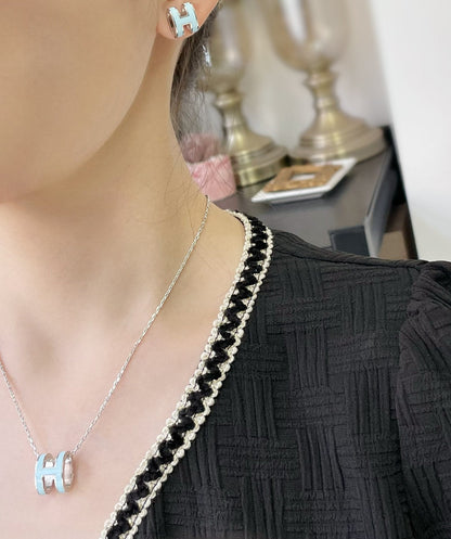 [Garvey ]POP H SKY BLUE STUD EARRINGS