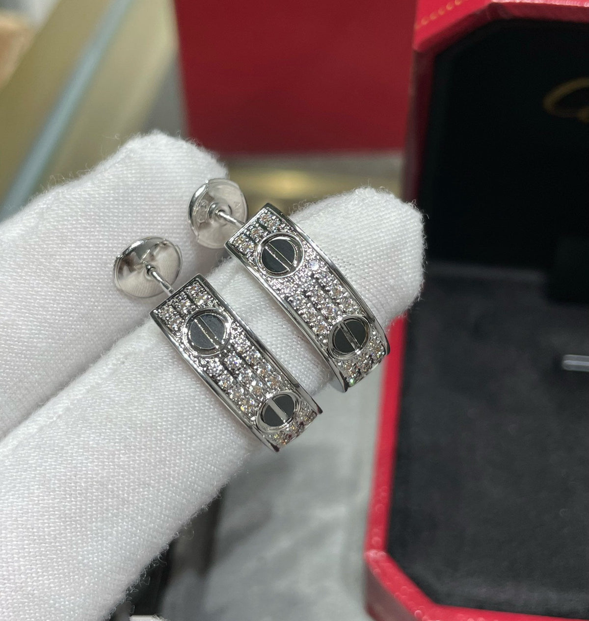 [Garvey ]LOVE CERAMIC DIAMOND PAVED SILVER EARRINGS