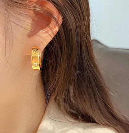 [Garvey ]LOVE 5.5MM 1 DIAMOND EARRINGS