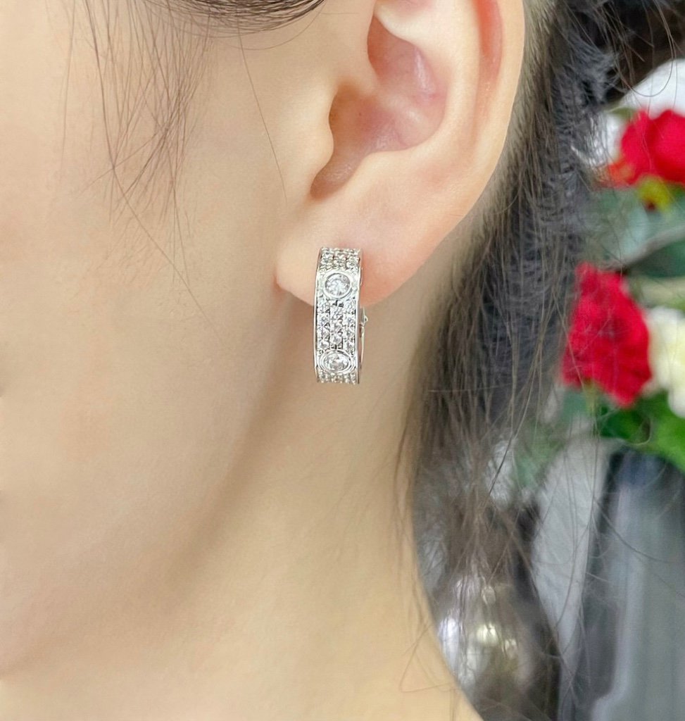 [Garvey ]LOVE 5.5MM DIAMOND PAVED EARRINGS