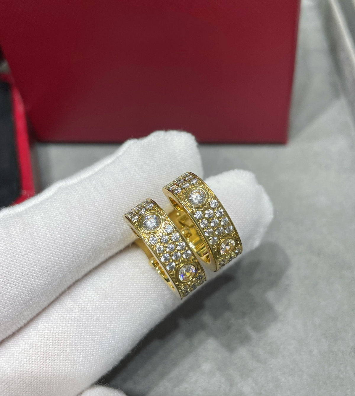 [Garvey ]LOVE 5.5MM DIAMOND PAVED EARRINGS