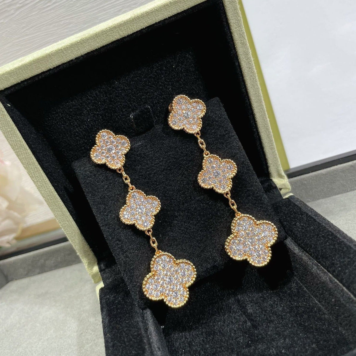 [Garvey ]CLOVER 3 MOTIFS DIAMOND PAVED ROSE GOLD EARRINGS