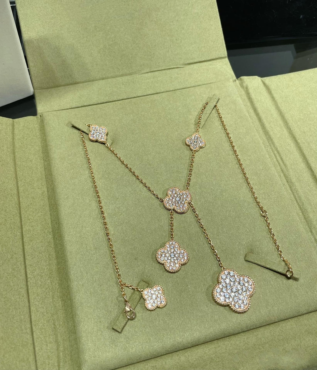 [Garvey ]CLOVER 6 MOTIF DIAMOND PAVED NECKLACE