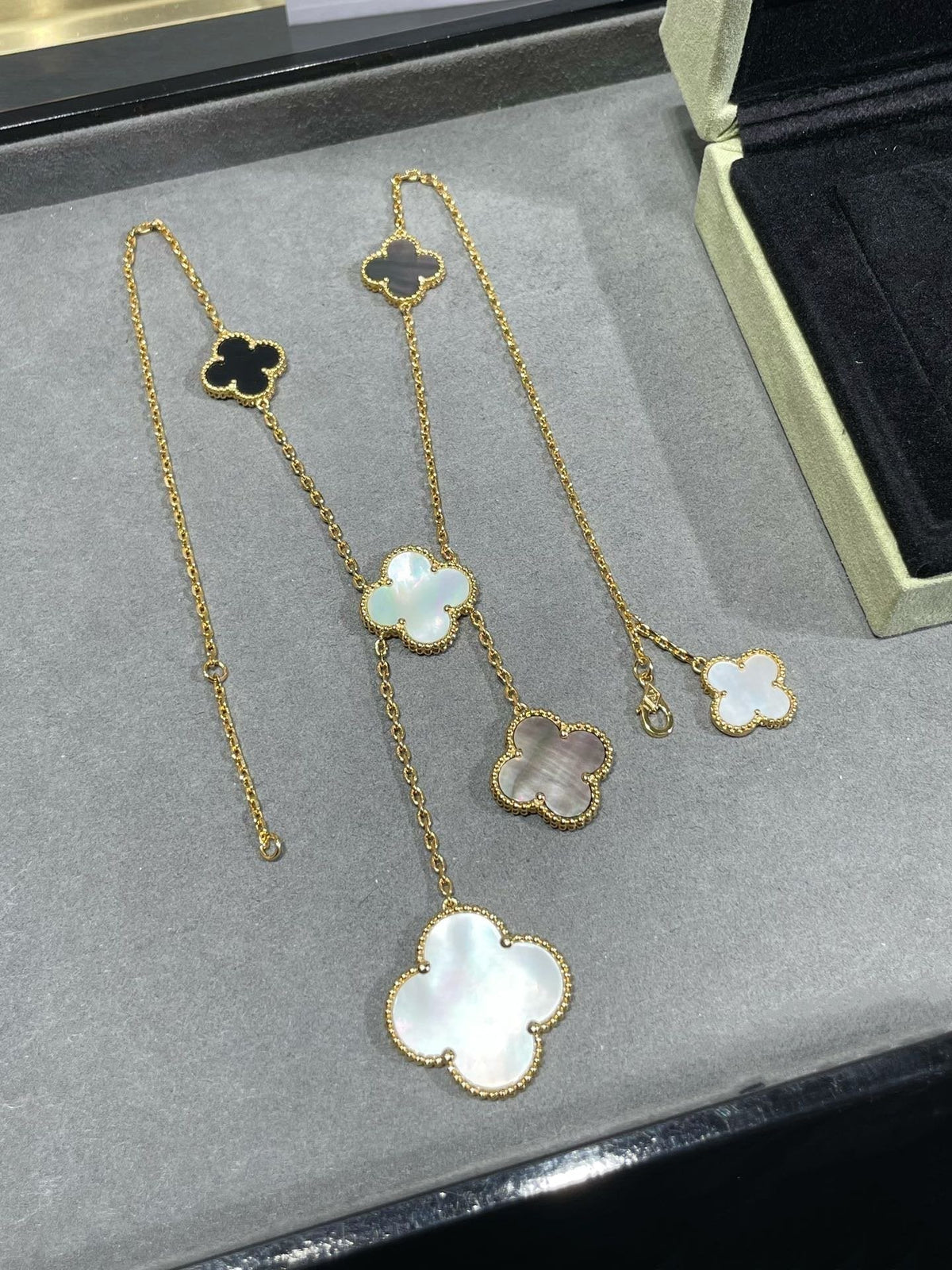 [Garvey ]CLOVER 6 MOTIF MOP ONYX GOLD NECKLACE