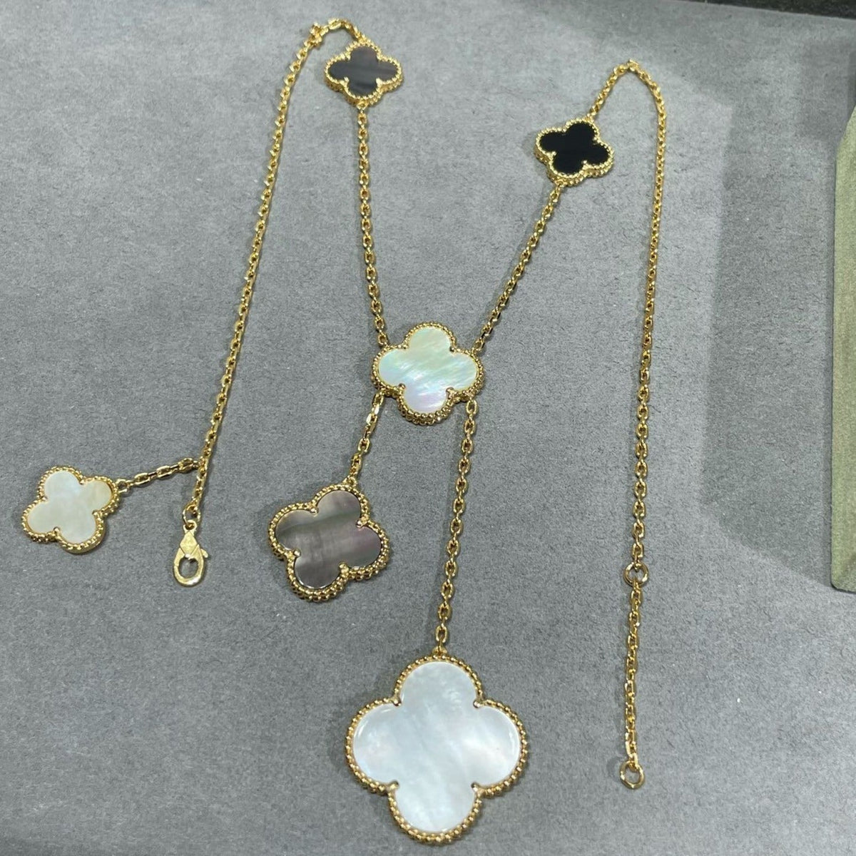 [Garvey ]CLOVER 6 MOTIF MOP ONYX GOLD NECKLACE
