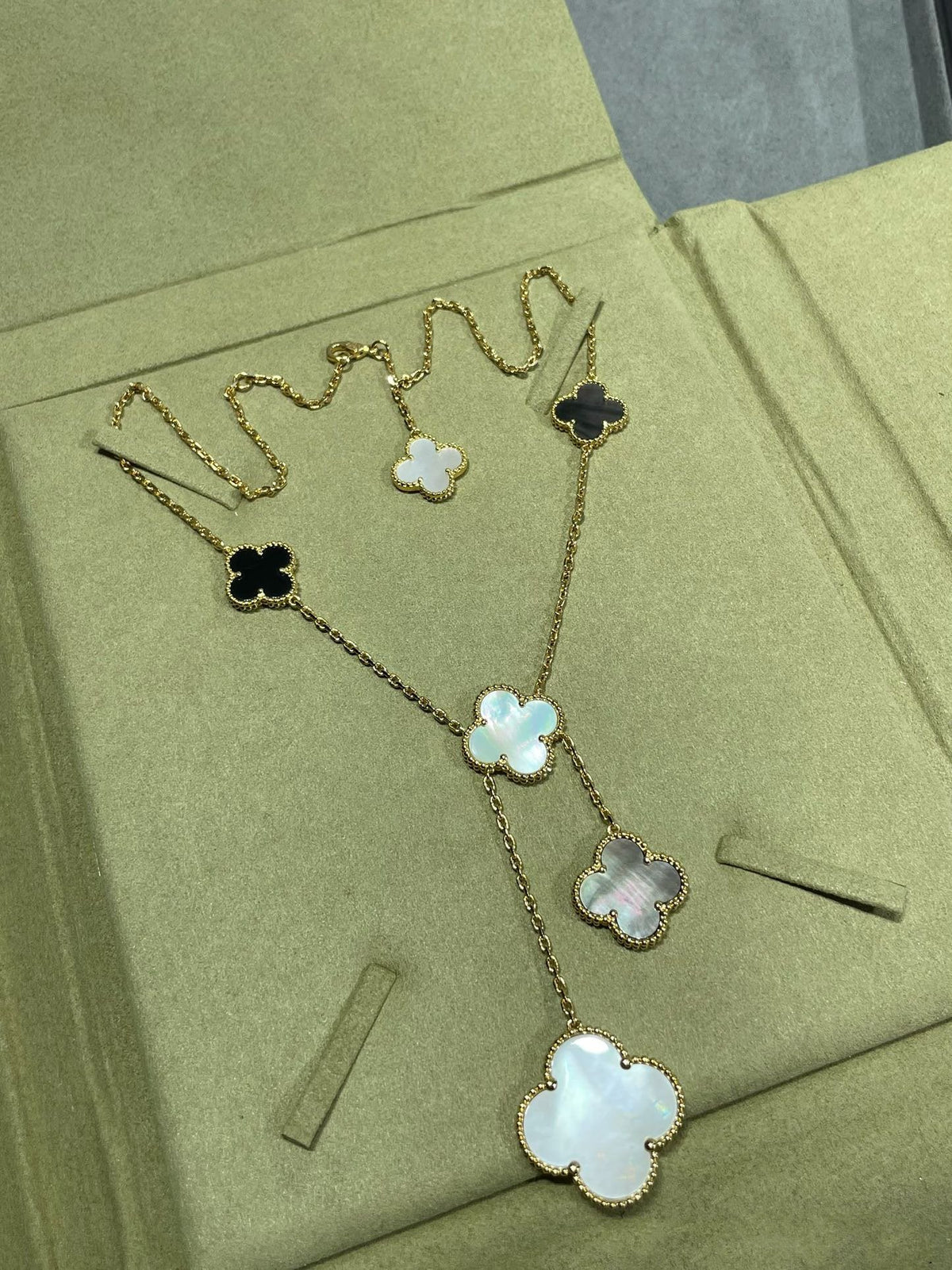 [Garvey ]CLOVER 6 MOTIF MOP ONYX GOLD NECKLACE