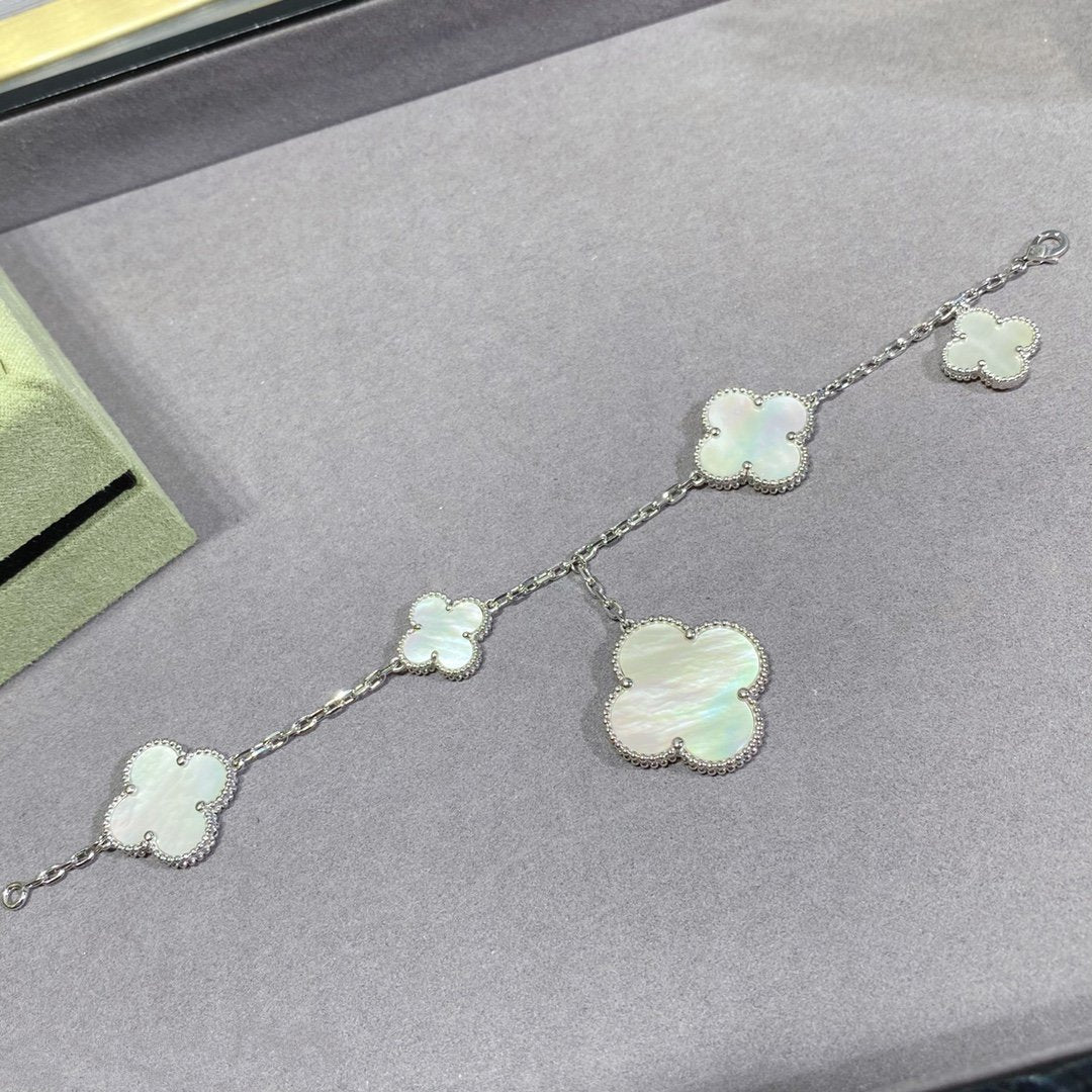 [Garvey ]CLOVER 5 MOTIF WHITE MOP SILVER BRACELET