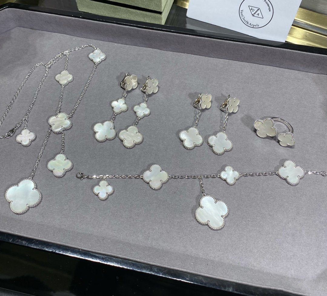 [Garvey ]CLOVER 5 MOTIF WHITE MOP SILVER BRACELET