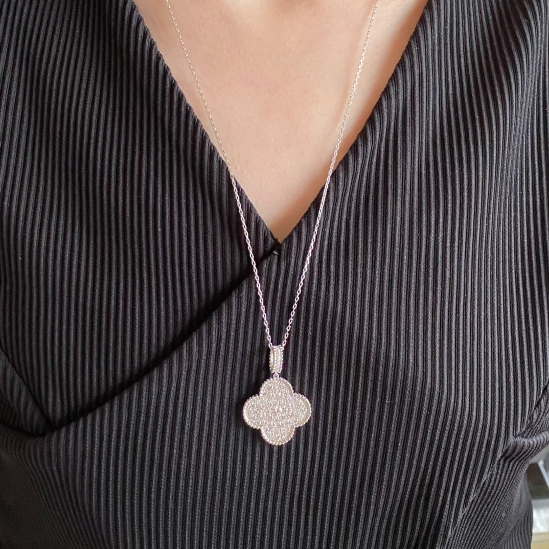 [Garvey ]CLOVER 25MM LARGE PEDANT DIAMOND PAVED LONG NECKLACE
