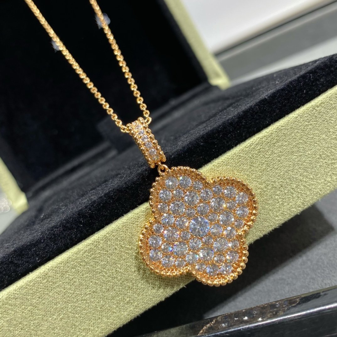 [Garvey ]CLOVER 25MM LARGE PEDANT DIAMOND PAVED LONG NECKLACE