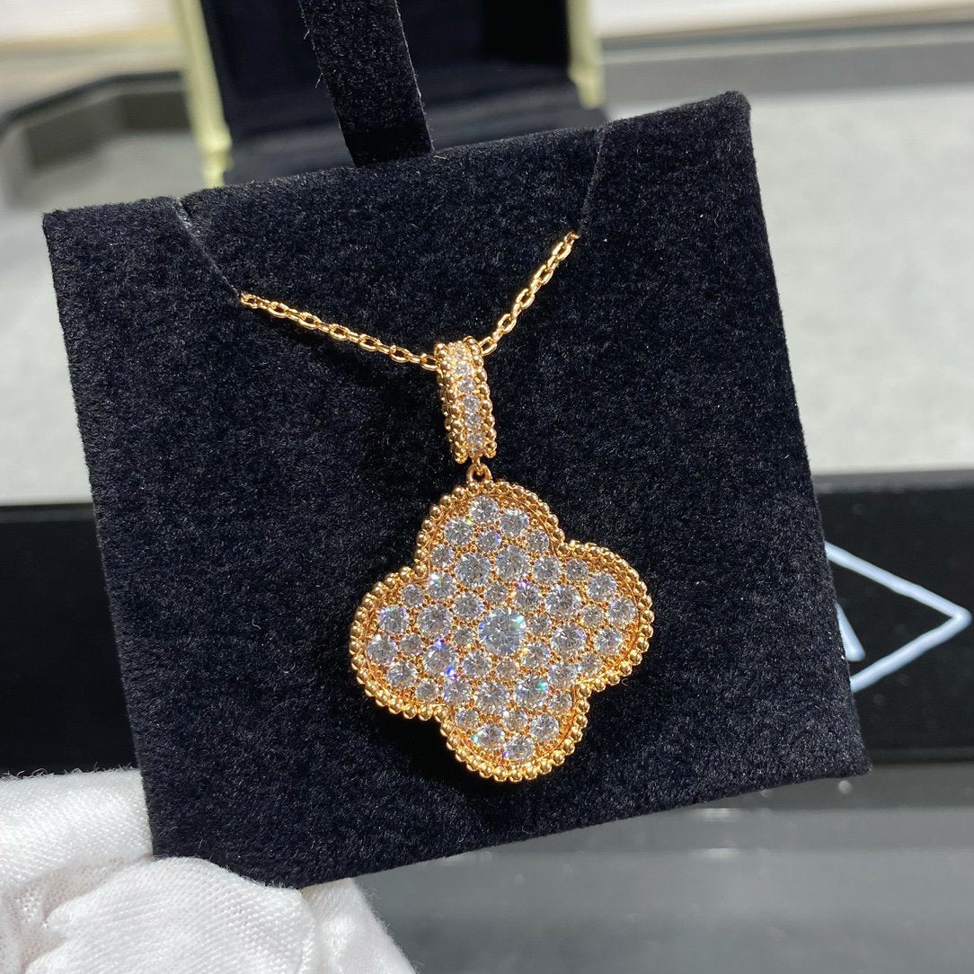 [Garvey ]CLOVER 25MM LARGE PEDANT DIAMOND PAVED LONG NECKLACE