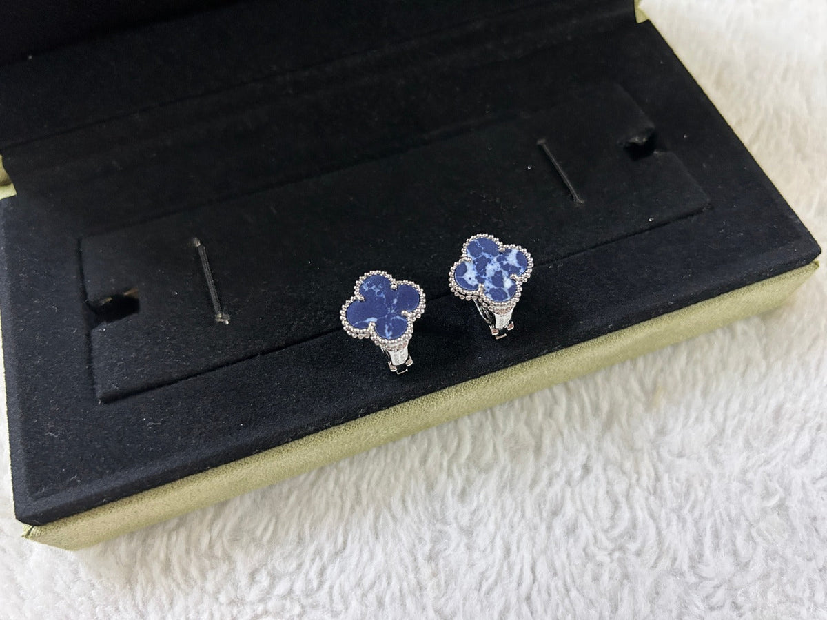 [Garvey ]CLOVER PIETERSITE MEDIUM STUD EARRINGS