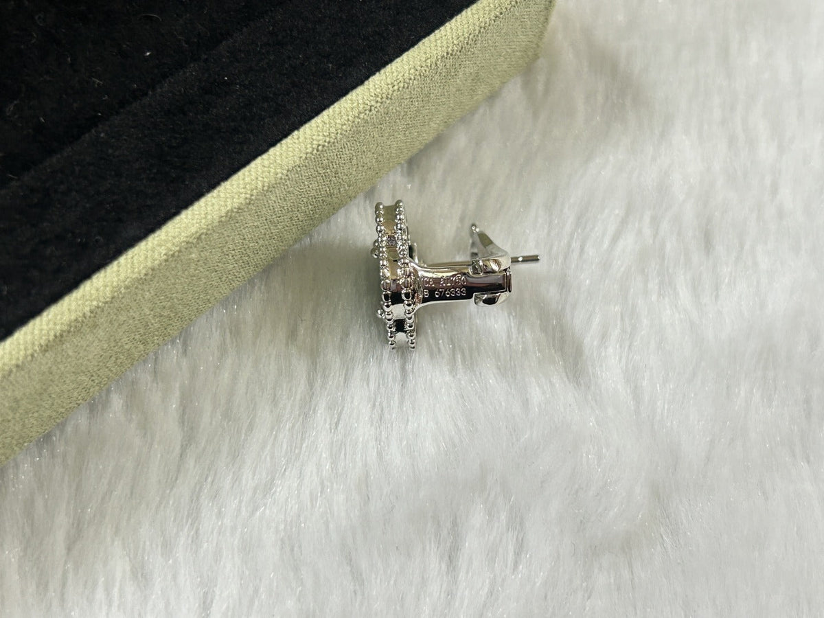 [Garvey ]CLOVER PIETERSITE MEDIUM STUD EARRINGS