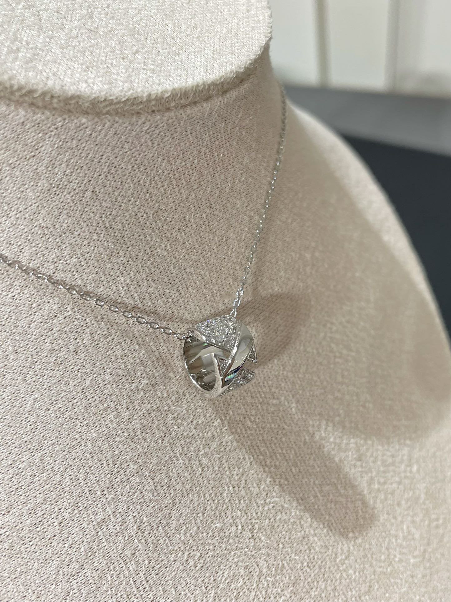 [Garvey]LIENS EVIDENCE DIAMOND PAVED NECKLACE
