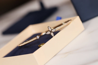 [Garvey ]IDYLLE GOLD OPEN BRACELET DIAMOND PAVED