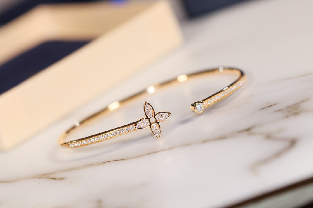 [Garvey ]IDYLLE GOLD OPEN BRACELET DIAMOND PAVED