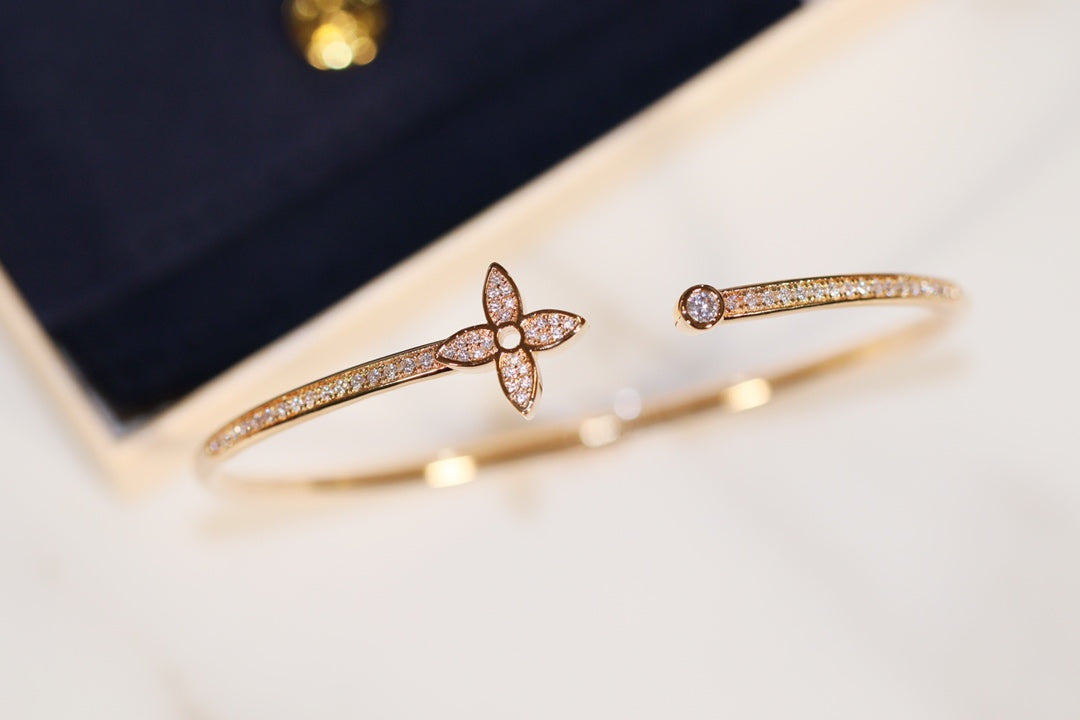 [Garvey ]IDYLLE GOLD OPEN BRACELET DIAMOND PAVED