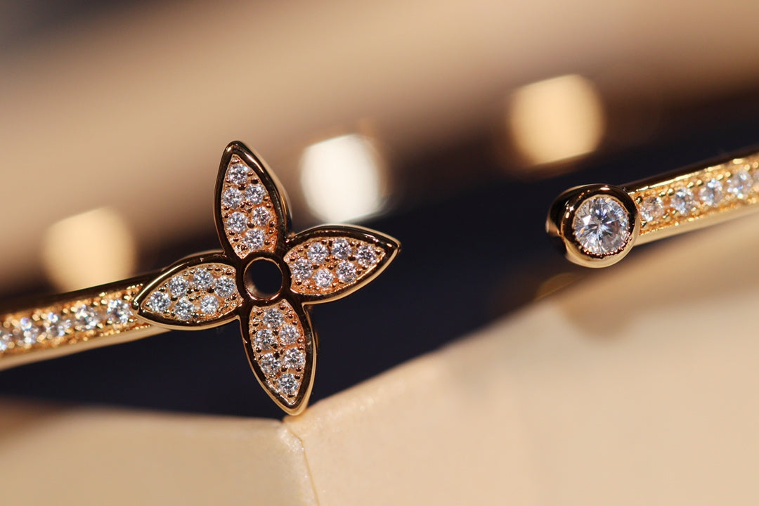 [Garvey ]IDYLLE GOLD OPEN BRACELET DIAMOND PAVED