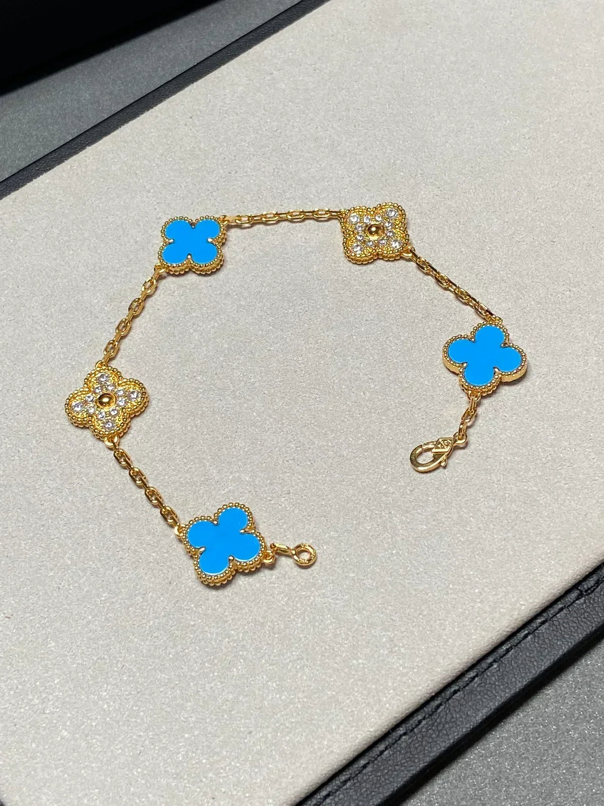 [Garvey ] CLOVER 5 MOTIF BLUE AGATE BRACELET COLLECTION