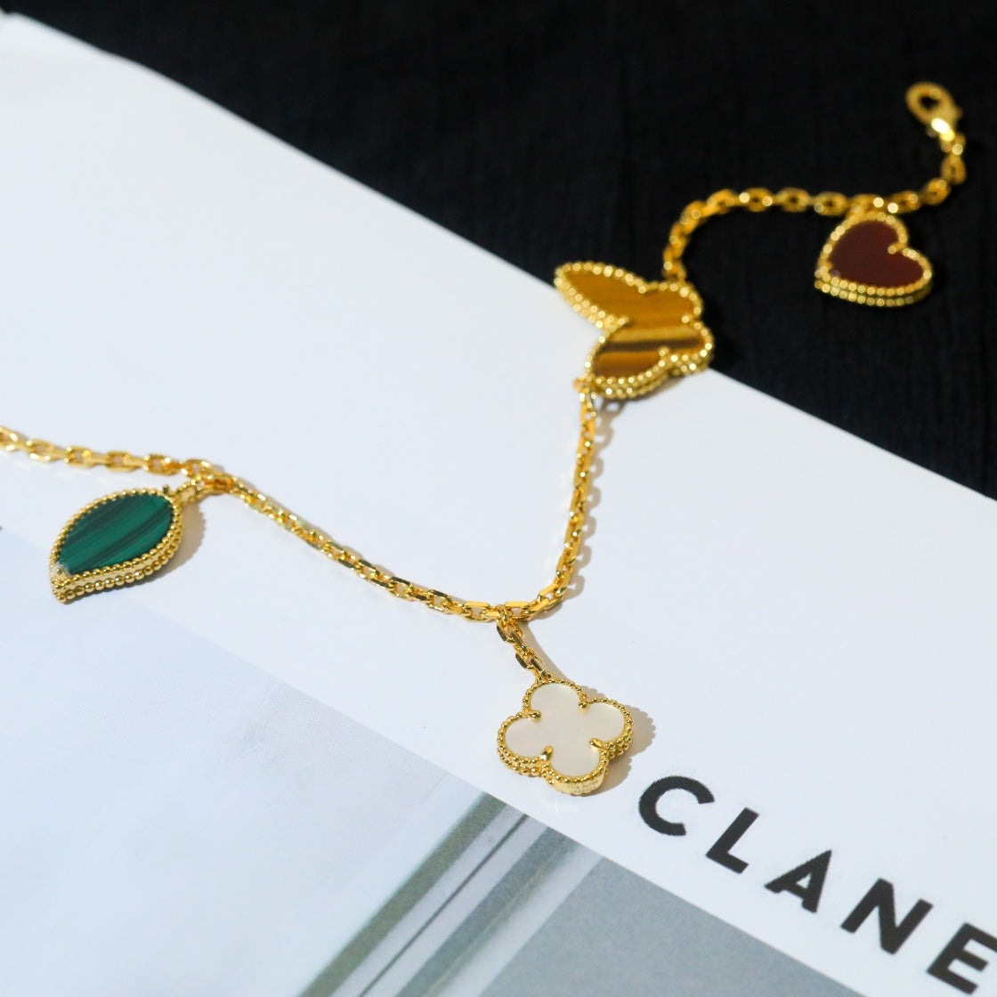 [Garvey ]LUCKY SPRING 5 MOTIF GOLD BRACELET