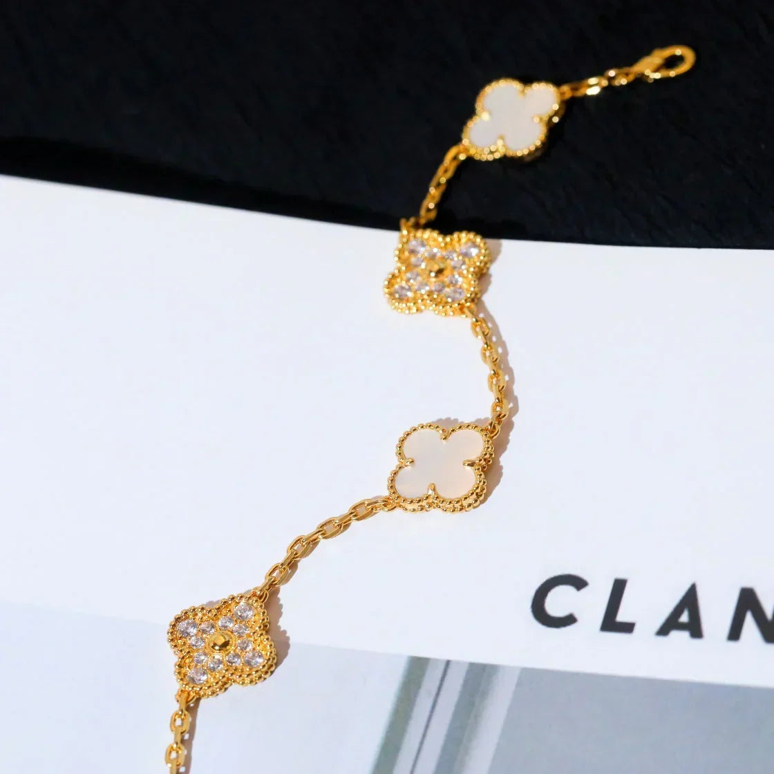 [Garvey ]CLOVER WHITE PEARL MOP 5 MOTIF BRACELET COLLECTION