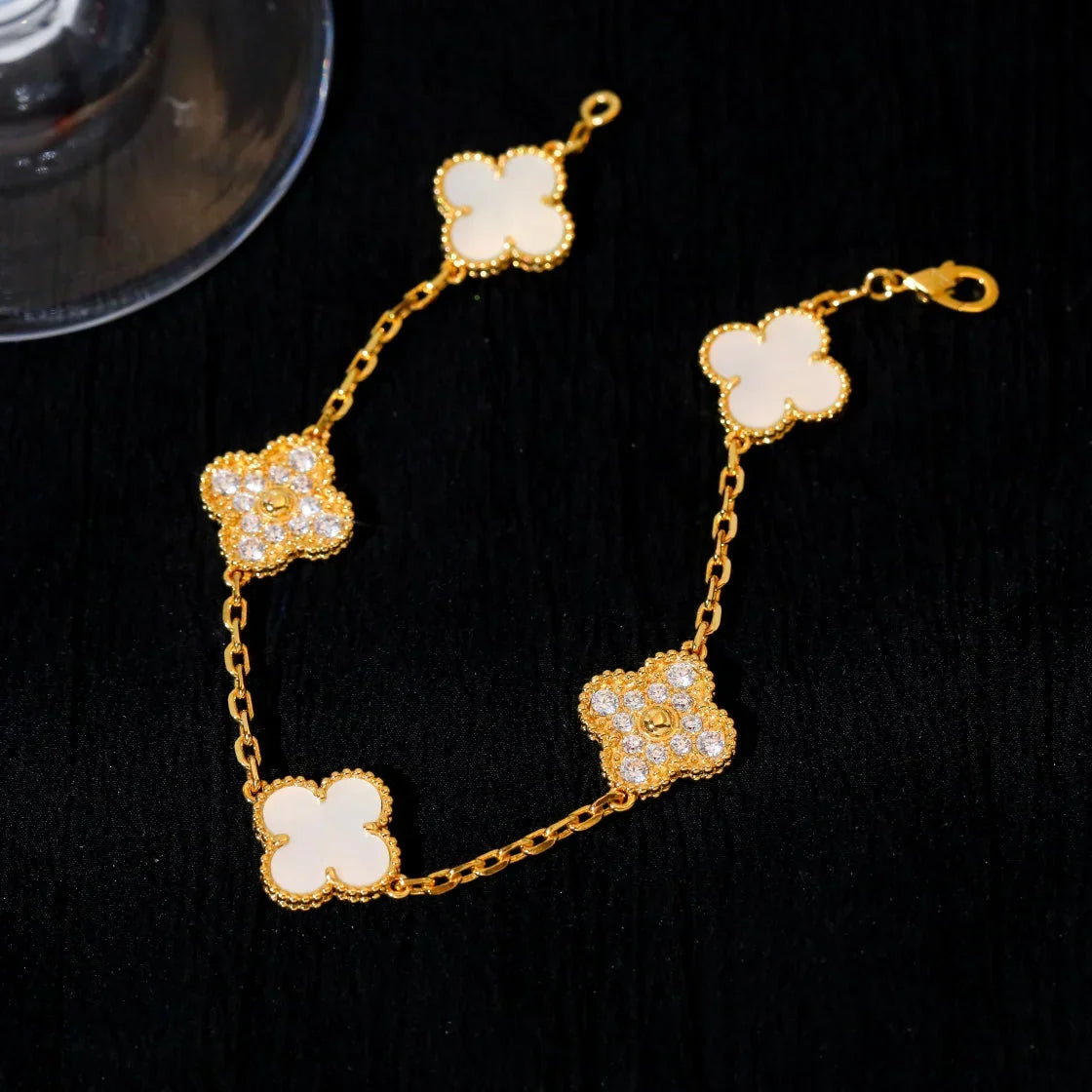 [Garvey]LUCKY CLOVER 5-MOTIF BRACELET - WHITE MOTHER-OF-PEARL COLLECTION