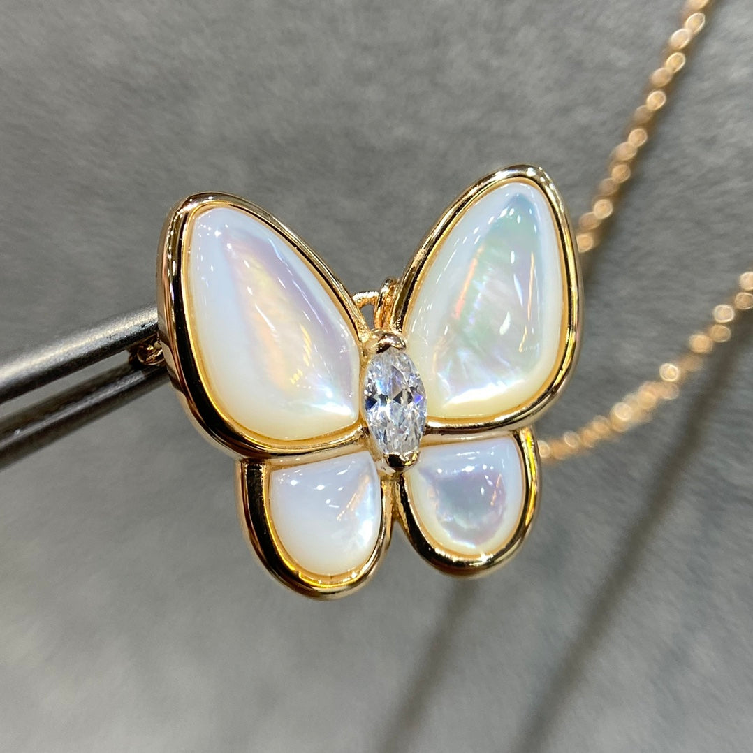 [Garvey ]BUTTERFLY MOP DIAMOND NECKLACE