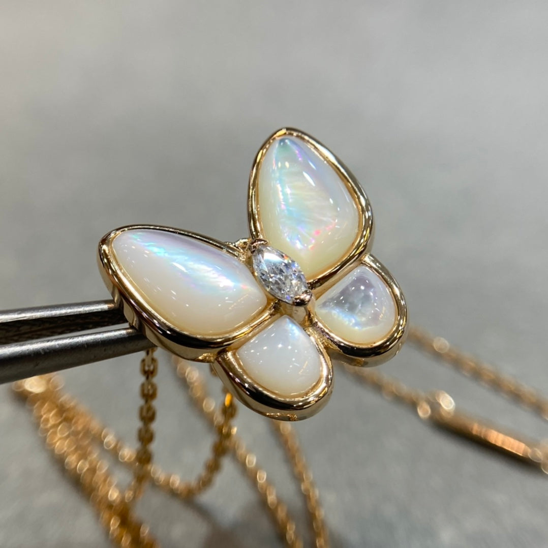 [Garvey ]BUTTERFLY MOP DIAMOND NECKLACE