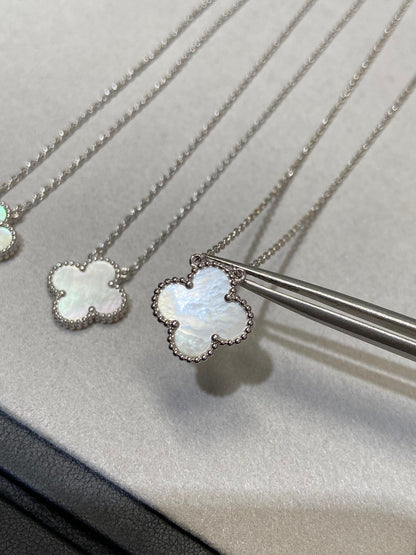 [Garvey ]CLOVER MEDIUM SILVER WHITE MOP NECKLACE