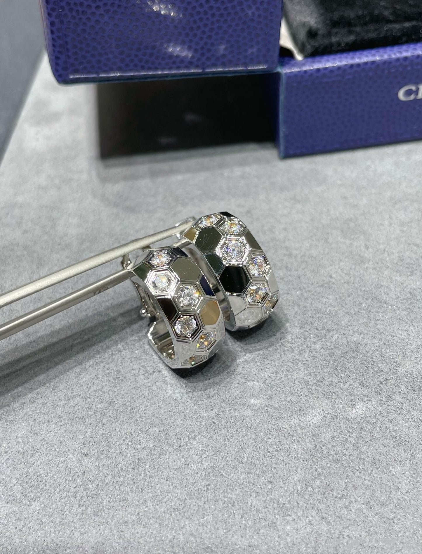 [Garvey]BEE LOVE DIAMOND HOOP EARRINGS