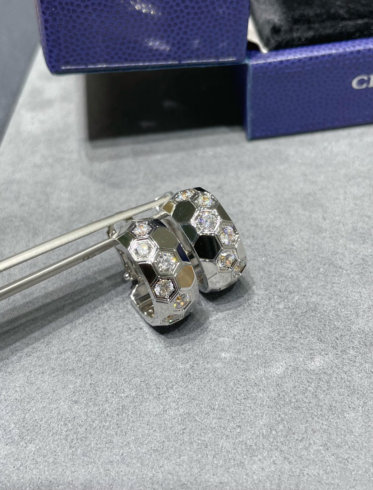 [Garvey ]BEE LOVE DIAMOND HOOP EARRINGS
