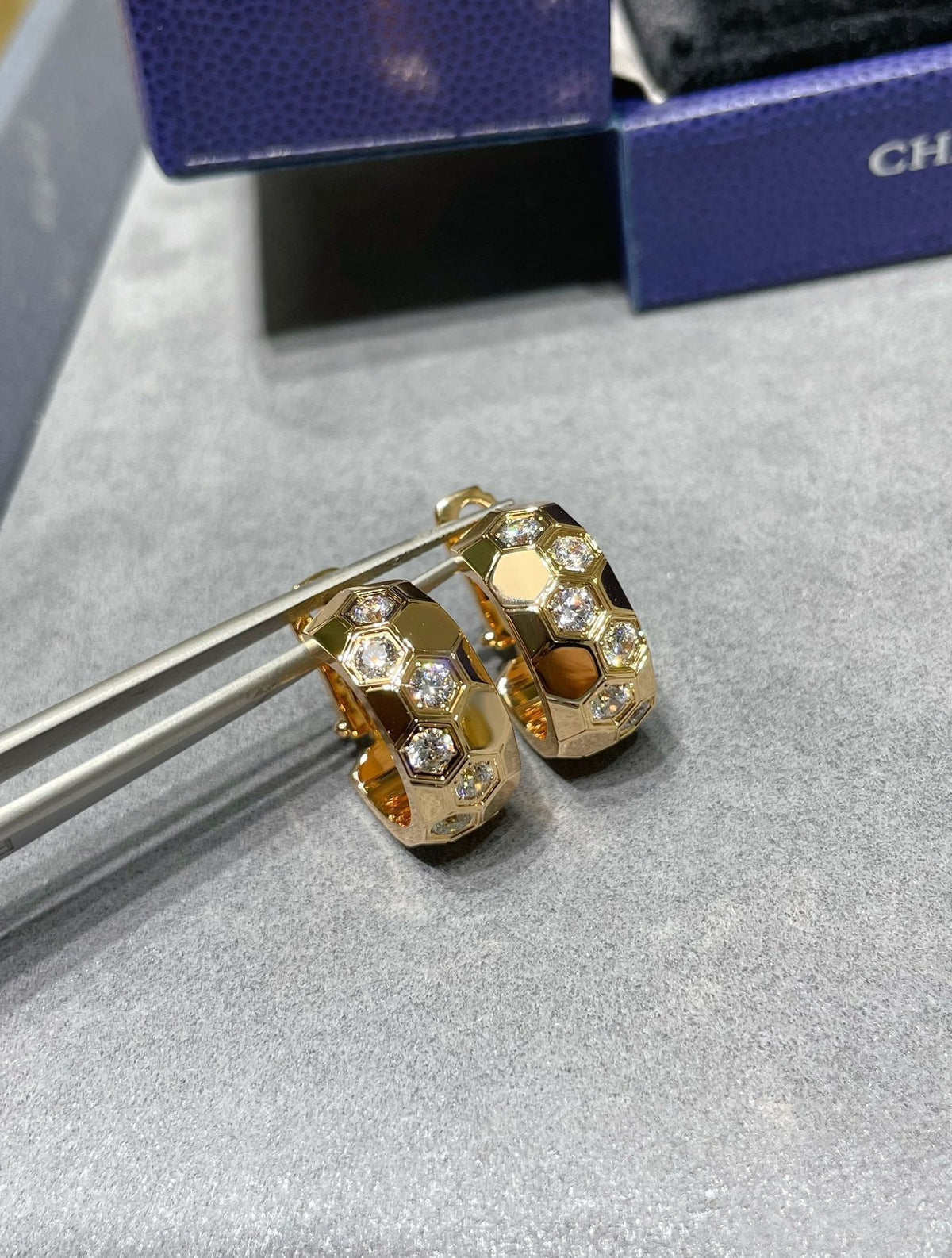 [Garvey ]BEE LOVE DIAMOND HOOP EARRINGS
