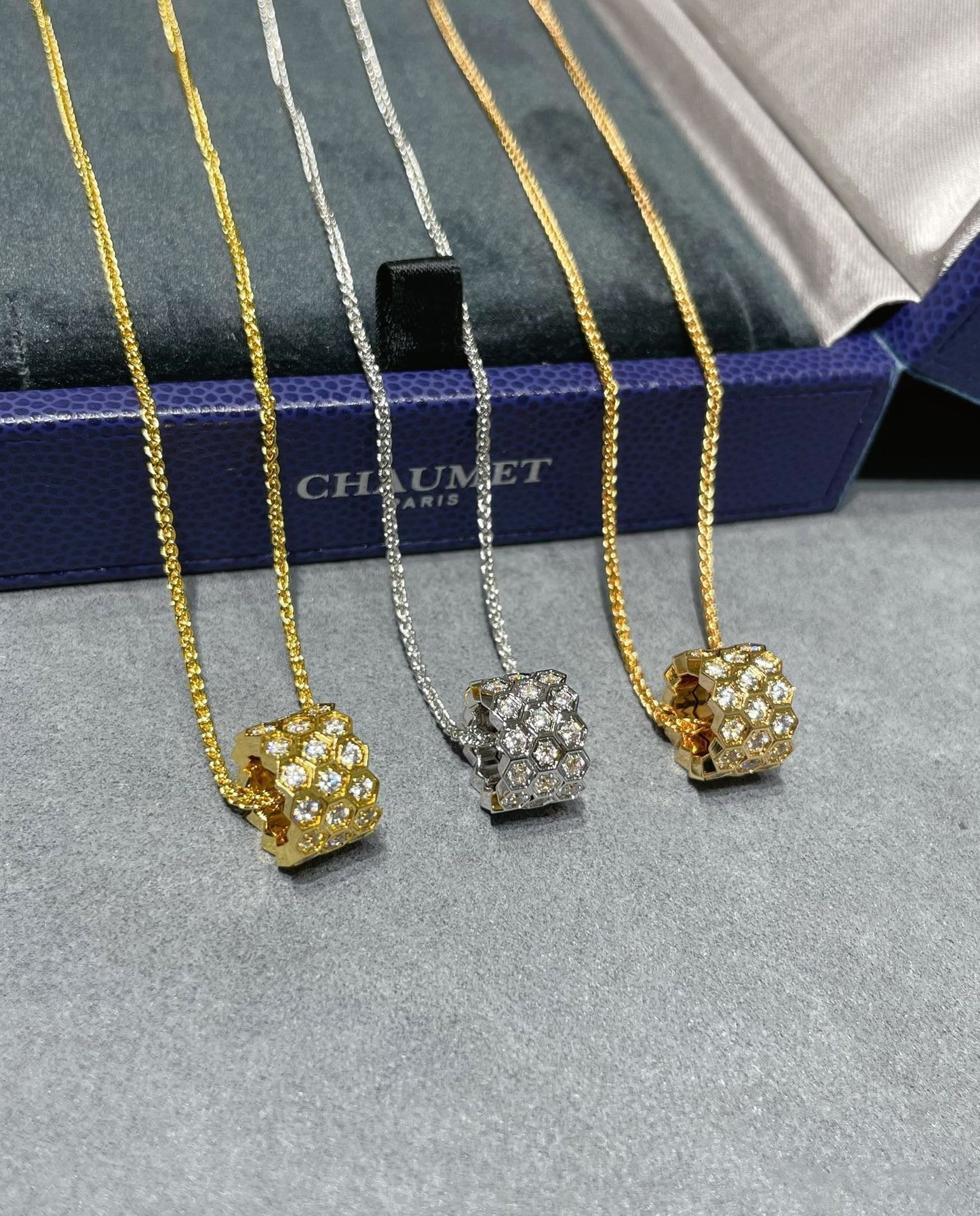 [Garvey]BEE LOVE DIAMOND PAVED 3 ROW NECKLACE